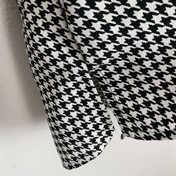 Karen Scott • Houndstooth Black & White Pattern Button Down Longsleeve Blouse - Picture 9 of 13